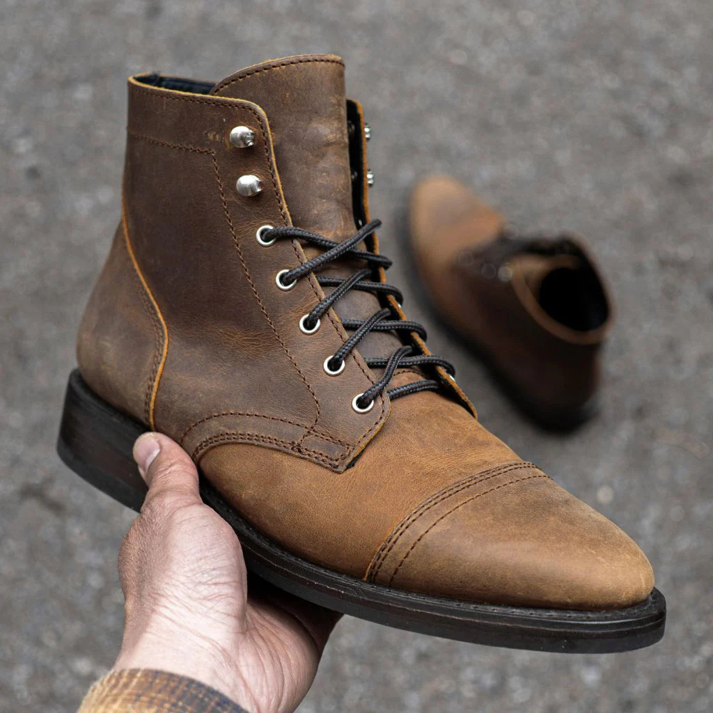 Vintage Leatherwork - メンズキャップトゥアンクルブーツ、ヴィンテージアメリカンスタイル、カジュアルワーク、ダメージ加工レザー、レースアップとスナップボタンのディテール、ファッションステートメントに最適