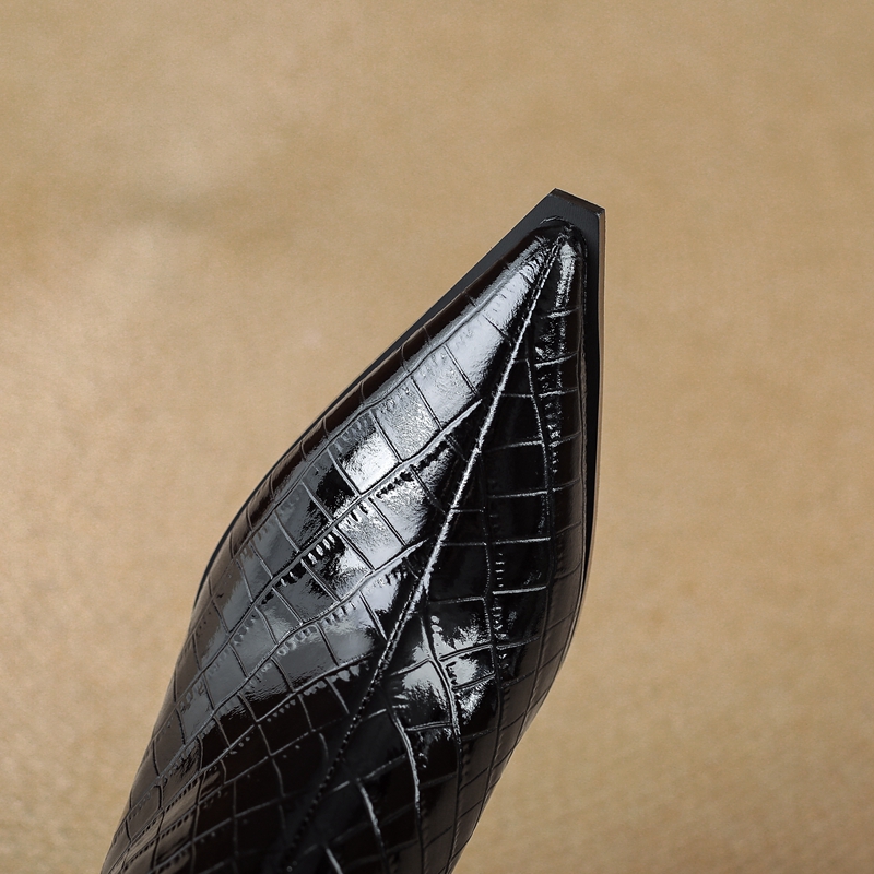 女性の新しいレザーエンボスパターン牛革ポインテッドハイヒール - Leatherwork Drawing のレビューと価格
