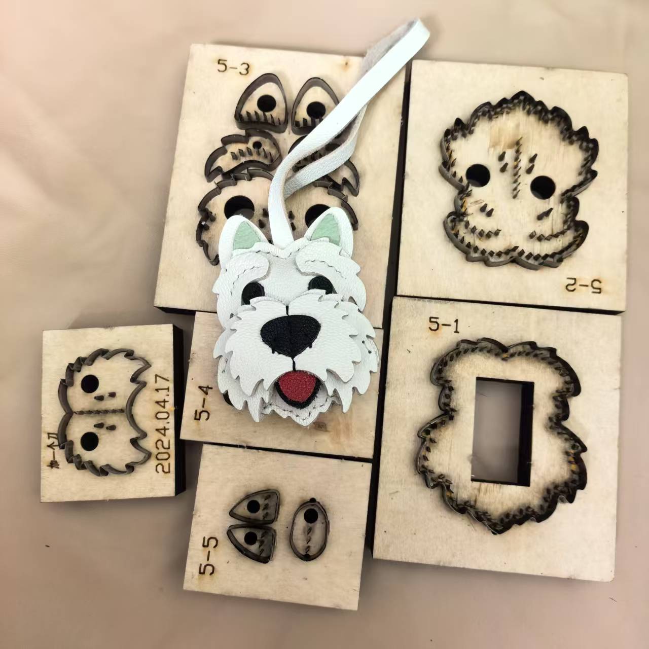 木製カッティングダイ、かわいいウェスティ子犬の革製キーホルダ - Leatherwork Rings のレビューと価格