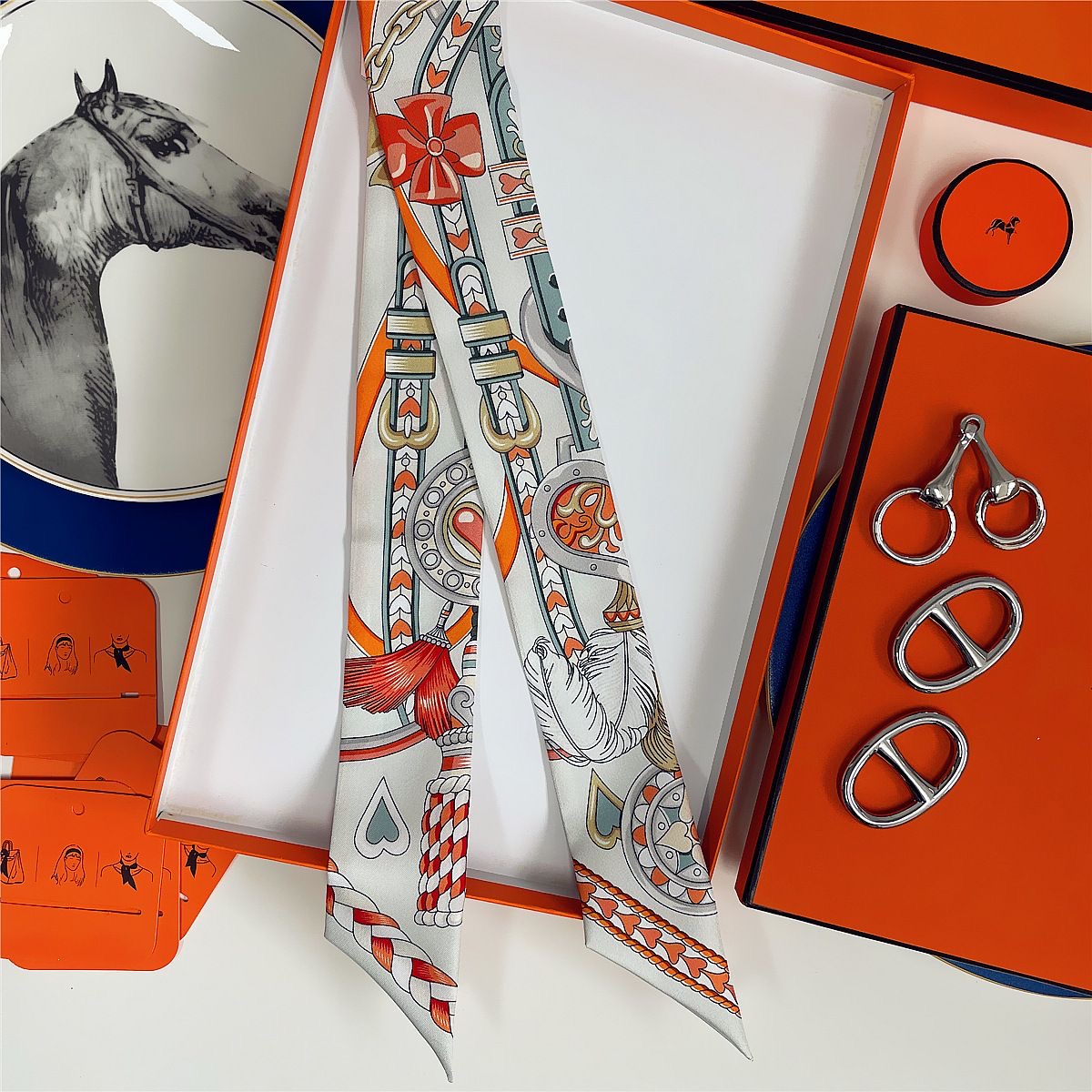 フランスの新スタイルスカーフハートレザーバックルフェザーパタ - Leatherwork Drawing のレビューと価格